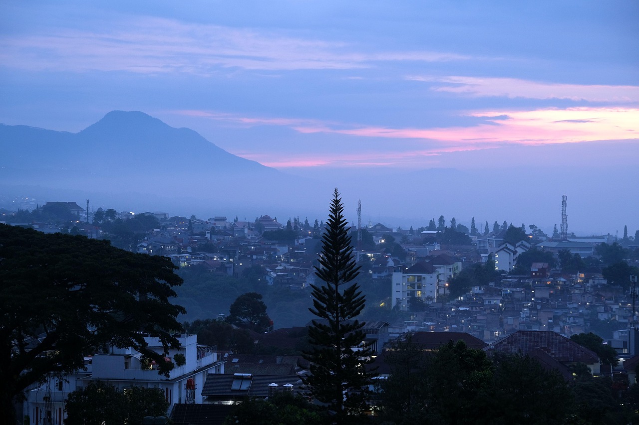 Dadar Beredar: Destinasi Kue Dadar di Bandung yang Menggoda Selera